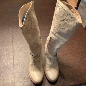 Nero Giardini Off-White Knee Length Leather Boots.  Size Women’s 37.